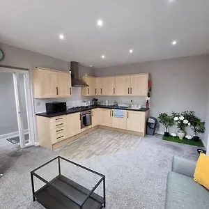 Apartment Lovely & Peaceful 2 Bedroom With En-suite, Leith,, Edinburgh