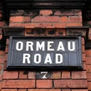 ormeau-road-stylish-double-bedroom-luxury-apartment.belfasthotelsireland.com/